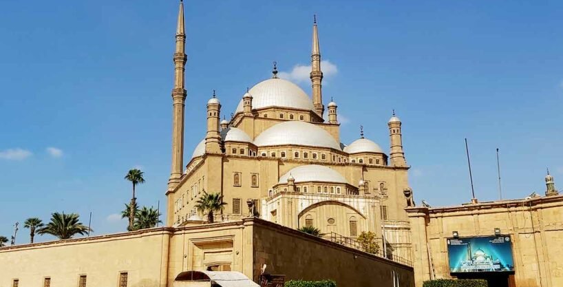 Giza Pyramids, Sphinx, Valley Temple, Egyptian Museum & Khan Al-Khalili Private Tour