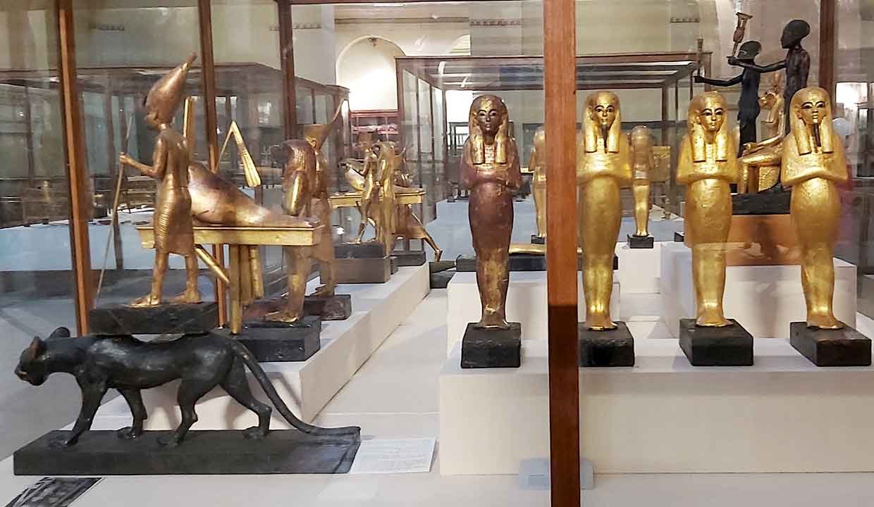 Giza Pyramids, Sphinx, Valley Temple, Egyptian Museum & Khan Al-Khalili Private Tour