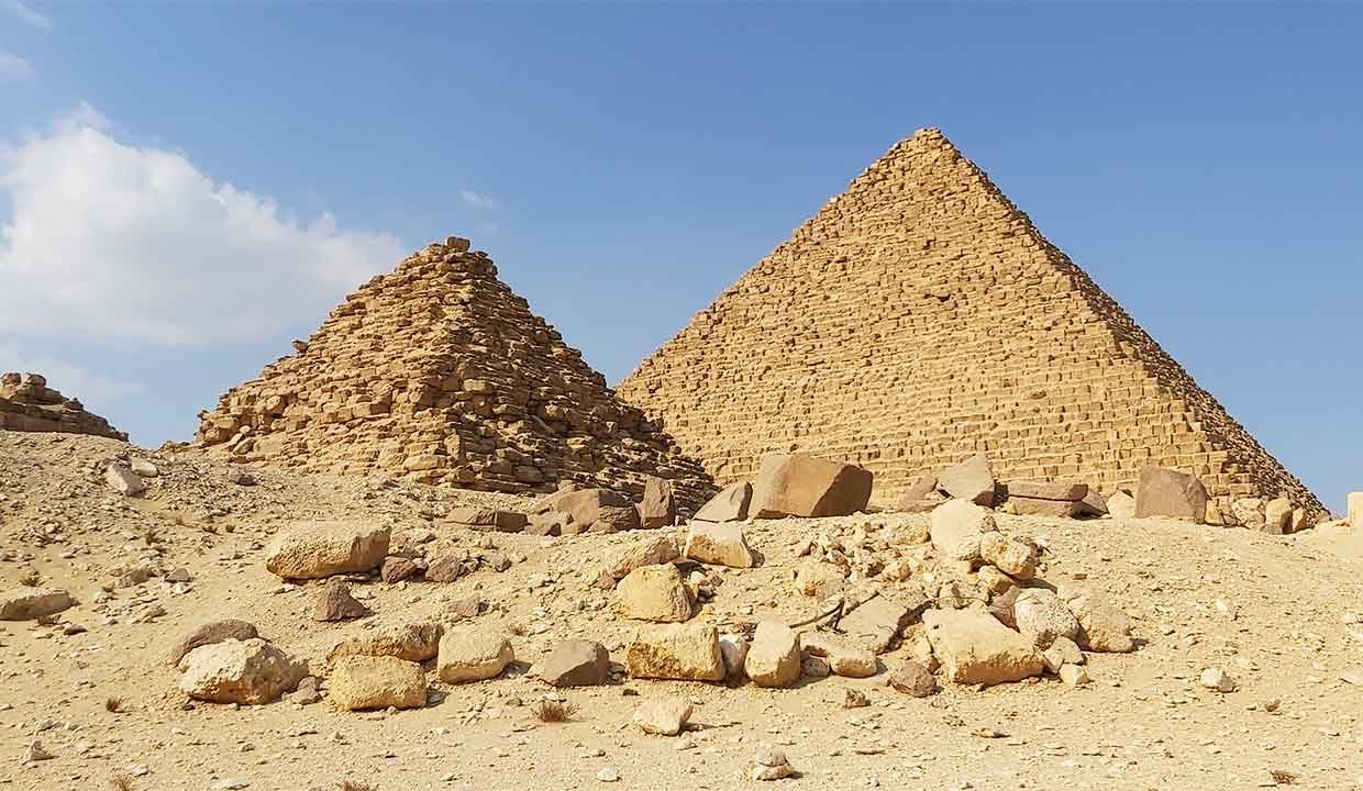 Giza Pyramids, Valley Temple, Sphinx, Memphis and Sakkara Private Tour